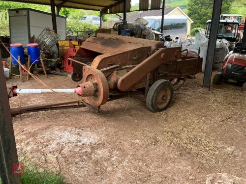 1958 NEW HOLLAND HAYLINER 68 BALER