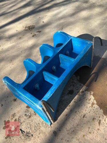 3 CALF WYDALE CALF FEEDER