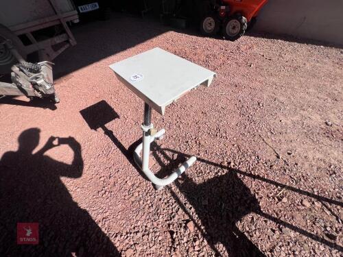 ADJUSTABLE HEIGHT METAL WORK TABLE (85)
