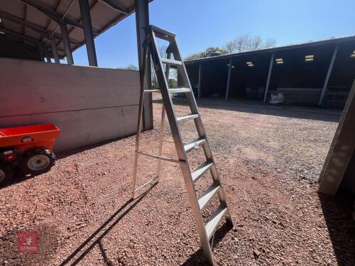 TITAN ALUMINIUM STEP LADDER (80)