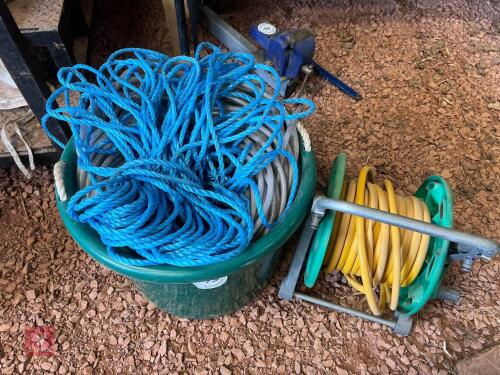 LRG TUB OF HOSE PIPE & ROPE, ETC (75)