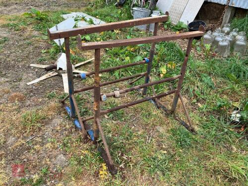 2 METAL BUILDERS TRESTLES
