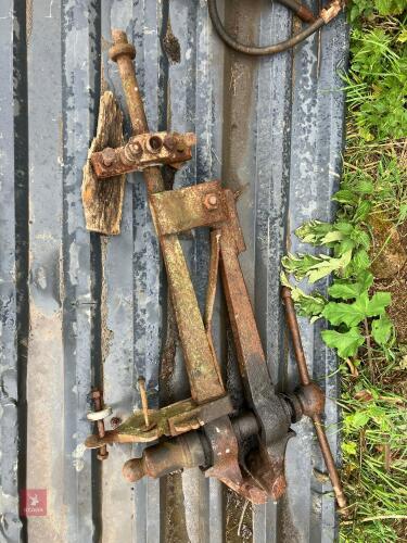 BLACKSMITHS LEG VICE
