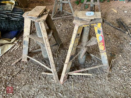 PAIR OF 8T AXLE STANDS (17)
