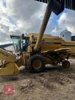 1995 NEW HOLLAND TX64 2WD COMBINE - 4