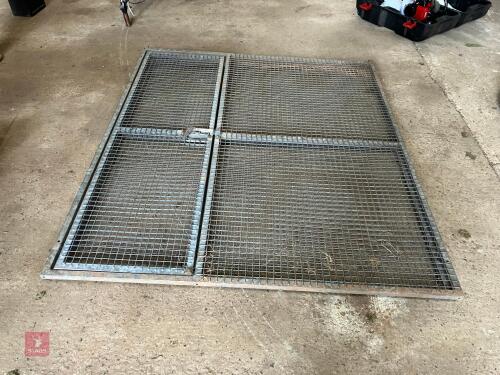 2 GATE SECTIONS AND PANELS (5)