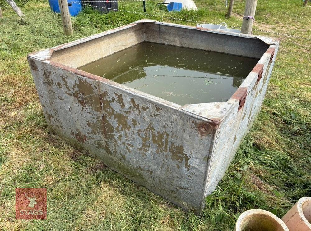 LARGE SQUARE GALV RIVETED TANK