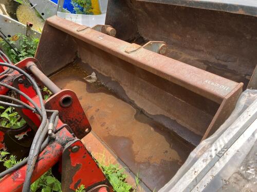 MANITOU 6' LOADER BUCKET