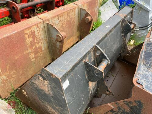 CHILTON MX 6' LOADER BUCKET