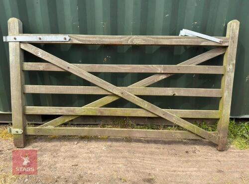 5 BAR WOODEN GATE WITH FURNITURE
