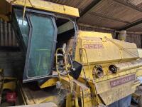 NEW HOLLAND 8040 COMBINE HARVESTER - 2