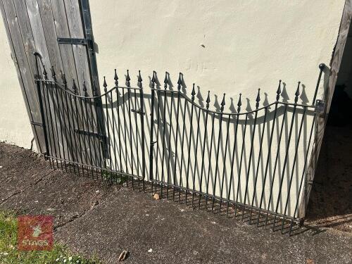 DOUBLE METAL GATES