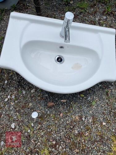 BATHROOM SINK