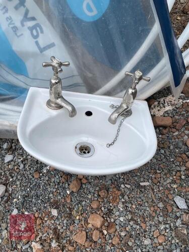SMALL BATHROOM SINK