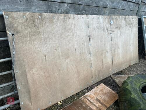 IAE GALV 10' WOODEN SHEETED GATE (42)