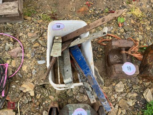 TUB OF GATE HANGING FURNITURE (18)