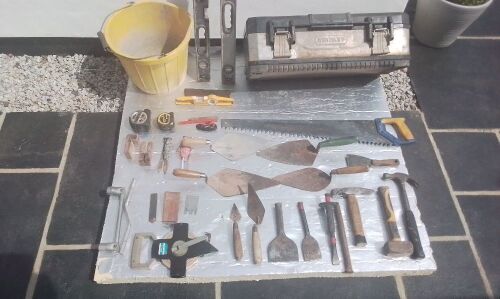 QTY OF BRICK LAYING TOOLS