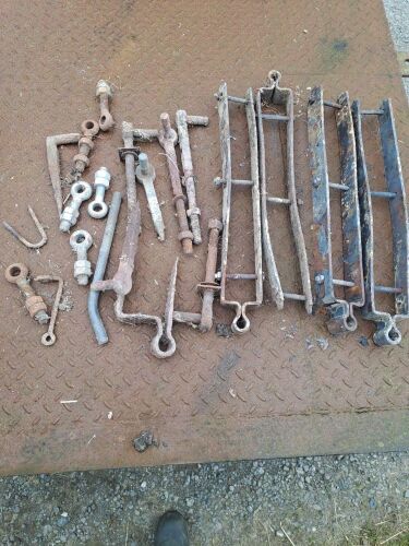 QTY OF MIXED GATE HANGERS (2)