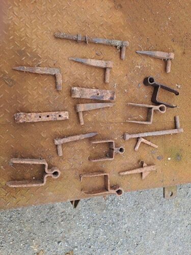 QTY OF MIXED GATE HANGERS (7)