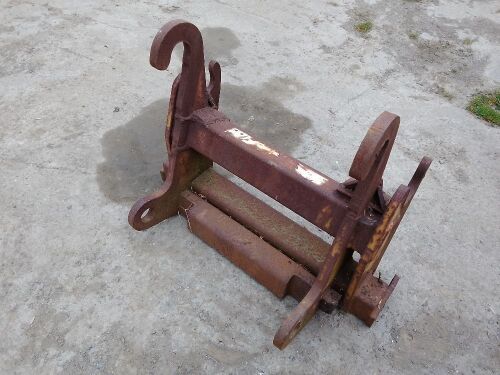 CAT TO MANITOU CONVERSION BRACKET