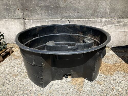 APPROX 6' ROUND PLASTIC WATER TROUGH 31