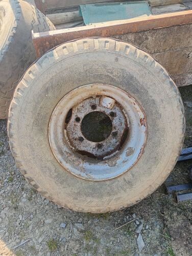 PAIR OF TRAILER FLOTATION TYRES