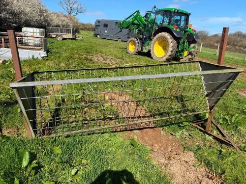 HAY FEEDER