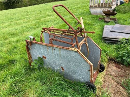 COMMODORE SHEEP TURNOVER CRATE (39)